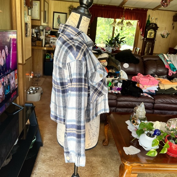 Woman’s Zara plaid cropped jacket - Picture 10 of 16